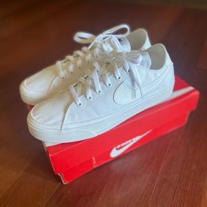 Nike court legacy’s